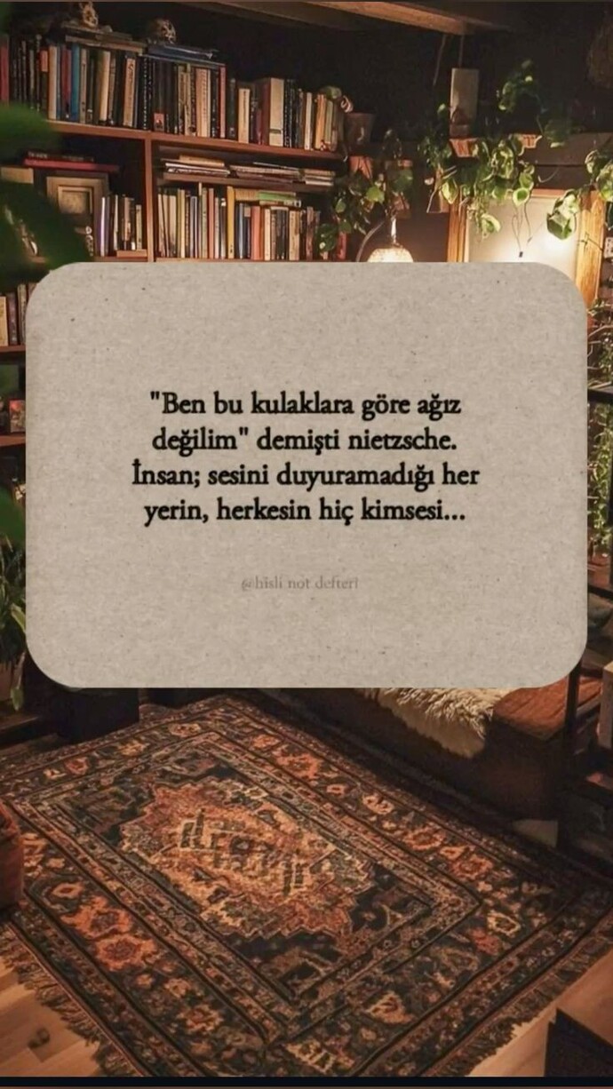 Kalabalıklar içinde yalnız hissettiğin oldu mu? O an seni asıl yalnızlaştıran neydi?