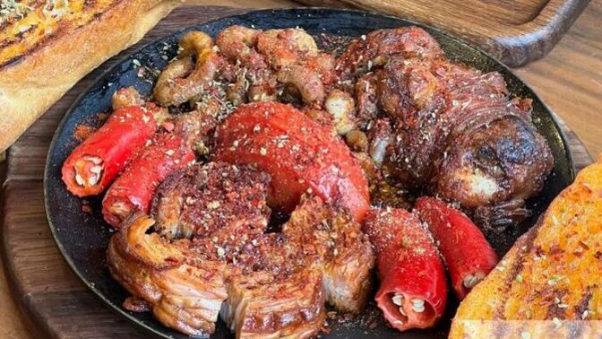 Bu gece kimler kokoreç modunda, gece kokoreç yemeye çıkan var mı 😋?