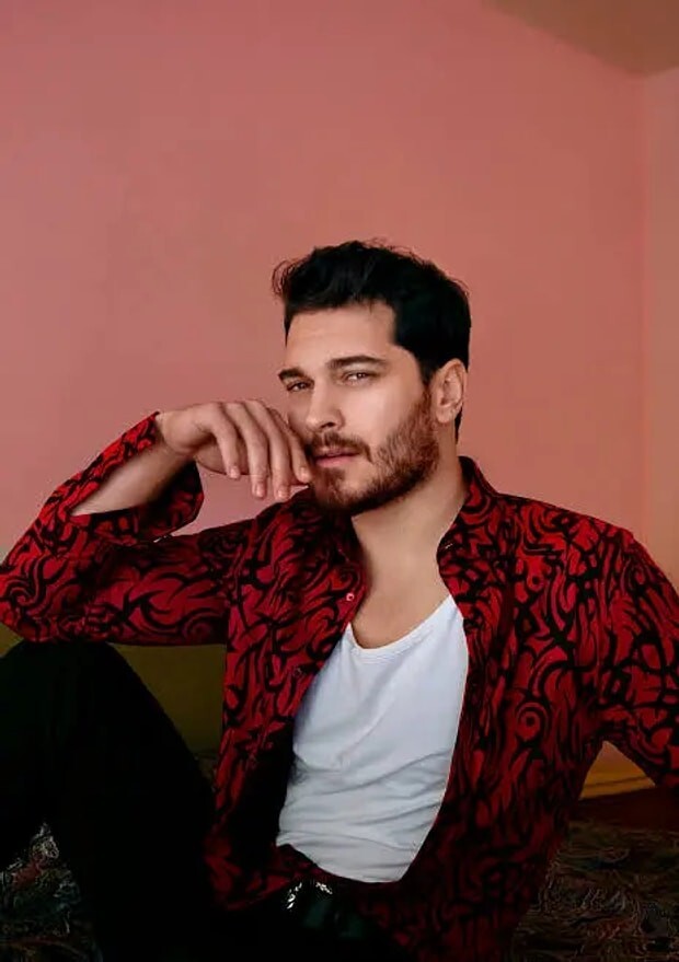 Allahım neler yaratıyosun mübarek sizin beğendiğiniz yakışıklı veya güzel bulduğunuz oyuncular var mı🤭?