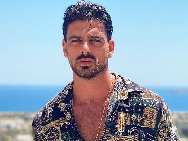 Allahım neler yaratıyosun mübarek sizin beğendiğiniz yakışıklı veya güzel bulduğunuz oyuncular var mı🤭?
