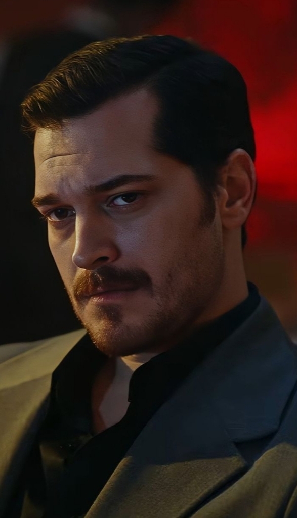 Allahım neler yaratıyosun mübarek sizin beğendiğiniz yakışıklı veya güzel bulduğunuz oyuncular var mı🤭?