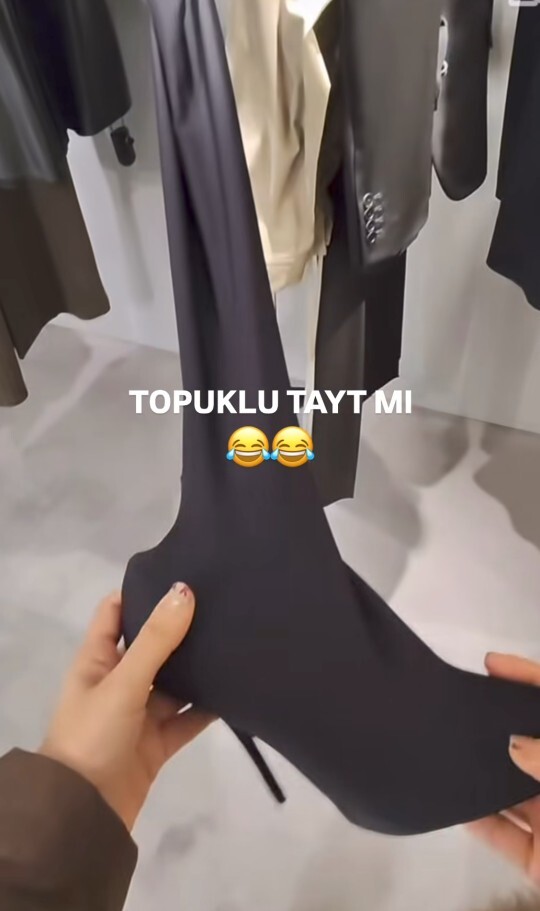 Topuklu tayt gördünüz mü?