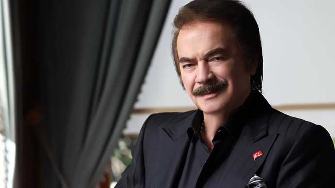 Arkadaşlar ben mi yoksa Orhan gencebay mı?