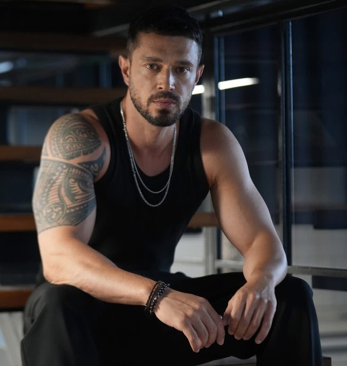 Murat boz çok yakışıklı değil mi?