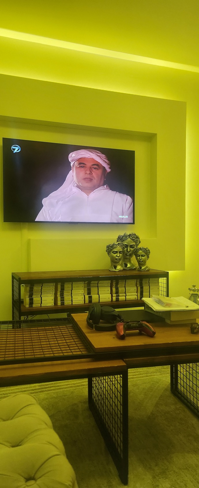 Eskilere gidince hüzünlenir misiniz mutlu mu olursunuz😅🥳 bakın tv de neye denk geldim?