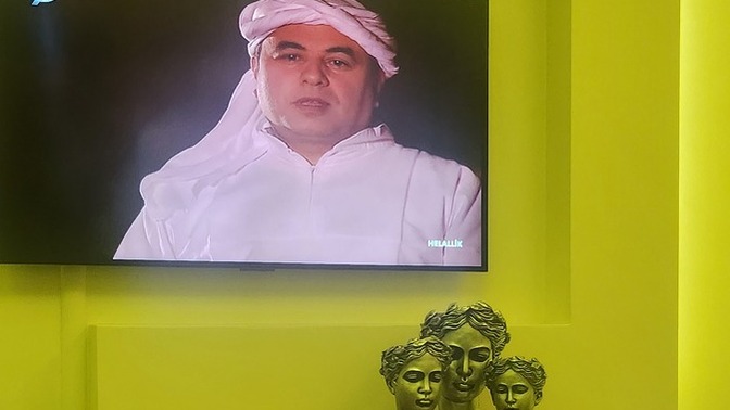 Eskilere gidince hüzünlenir misiniz mutlu mu olursunuz😅🥳 bakın tv de neye denk geldim?