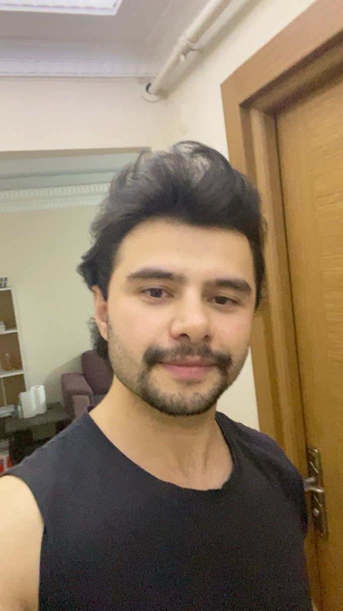 Uzun saç mı daha karizmatik duruyor yoksa sakalsız kısa saç mı daha iyi gider sizce?