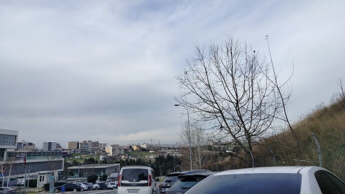 Araba içindeyim çok çişim geldi ne yapmalıyım?