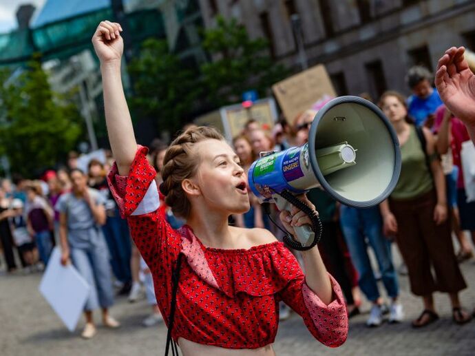 2027 Kasım seçiminde oy kullanmayıp sandığı protesto etmek mantıklı mı sizce?