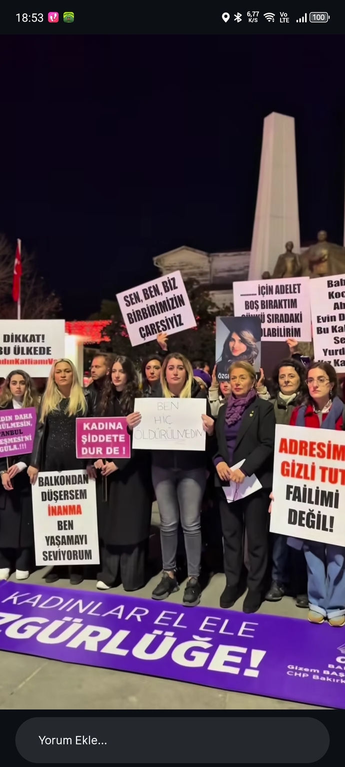 Ülke zerre gelişememiş türk milleti başkalarını kıskanmaktan yargılamaktan başka bişi yapamıyor mu?