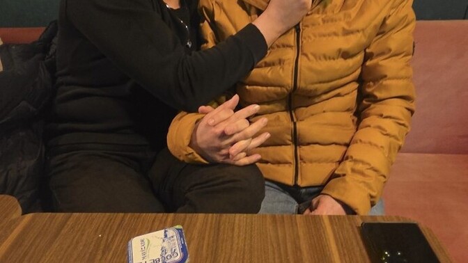 Arkadaşımın buluştuğu pembeli gay çıktı sizce burası pembeli hesaplara inceleme getirmeli mi?