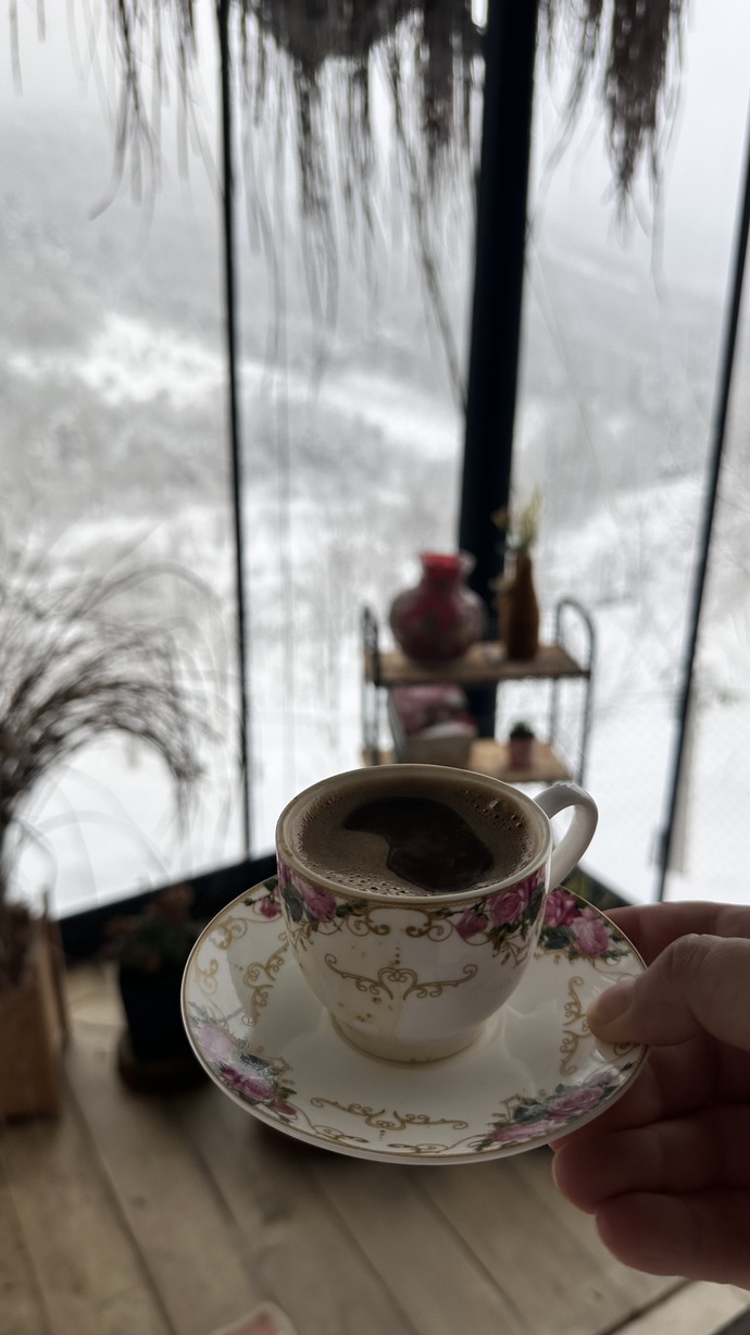 Yaylada kiminle saatlerce sohbet edip kahve içmek isterdin, neden?