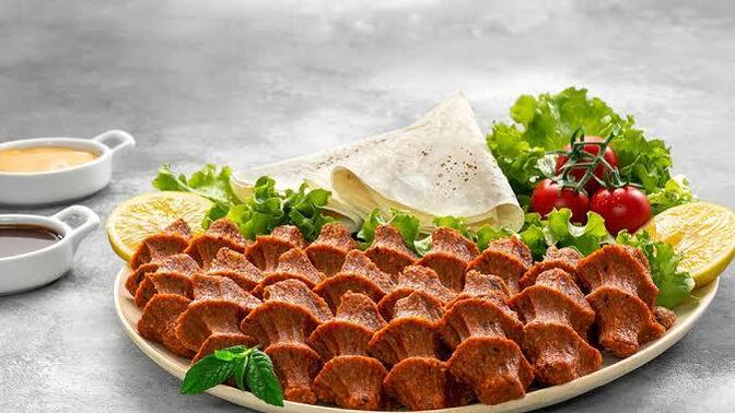 Çiğ köfteyi acılı mı seversin yoksa acısız mı?