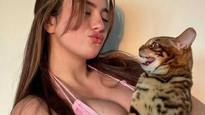 Erkeklerin büyük göğüs takıntısı neden bu kadar yaygın, sizce normal mi?