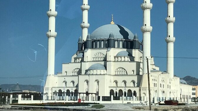 45 milyon TL ile KKTC'de Hala Sultan Camisi yerine işsiz öğretmen atansa daha mantıklı olmaz mıydı?