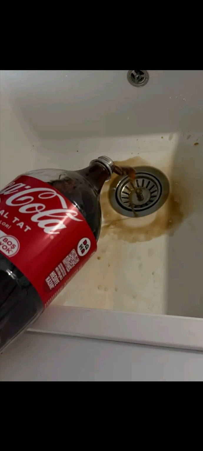 Sizin de kola içince sinir olup lavaboya döken aile bireyleriniz var mı 😑?