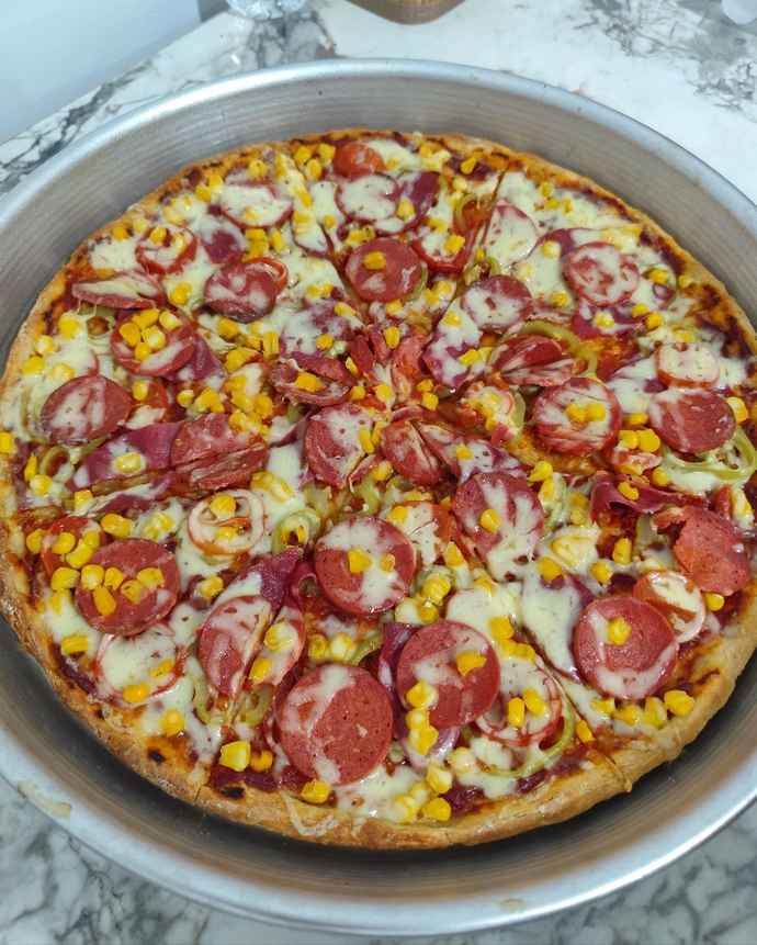 Yaptığım ev yapımı pizza nasıl görünüyor, lezzetli duruyor mu 😋?
