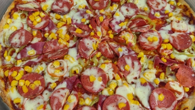Yaptığım ev yapımı pizza nasıl görünüyor, lezzetli duruyor mu 😋?