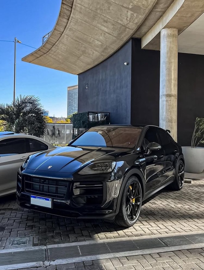 Porsche Cayenneye benzeyen eski model Hyundai jipin adı neydi?