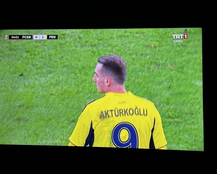 Fener -Stau Bükreş maçını seyreden kaç kişiyiz?