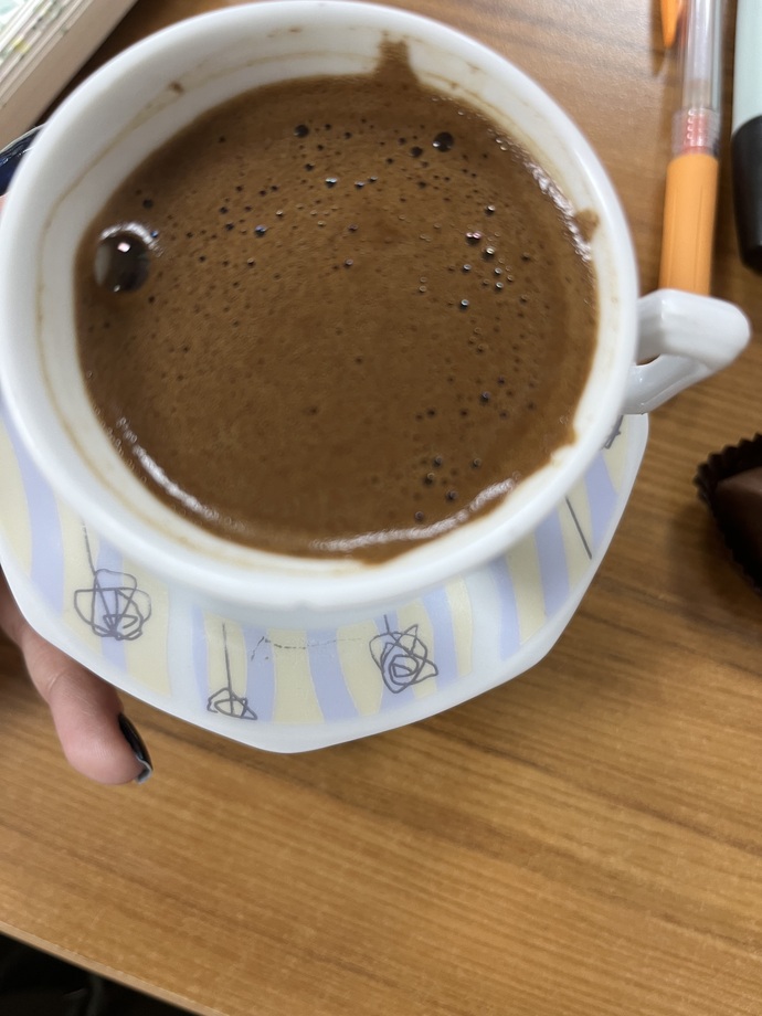 Kiminle cuma kahvesi içersiniz?