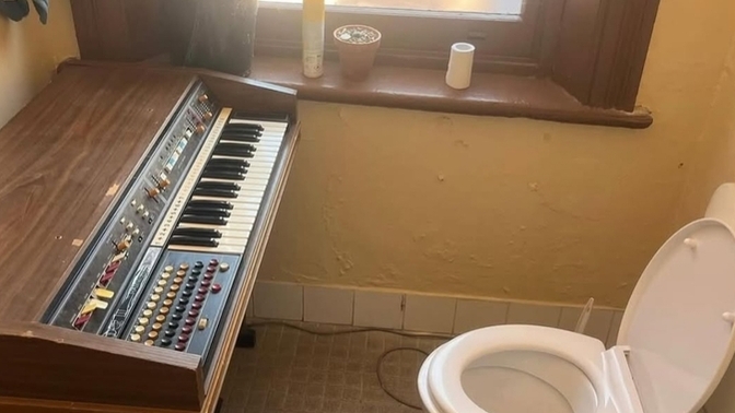 Arkadaşlar bakar mısınız bu müzik aletimi satmak istiyorum sizce iyi bir alıcı bulur muyum?🤭?