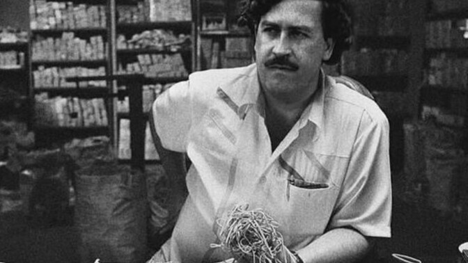 Yasal olmayan işlerle zengin olmuş ama halka, fakirlere yardım eden birini destekler miydiniz?