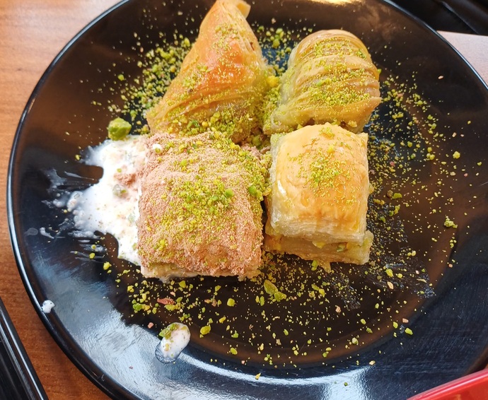 En sevdiğin baklava hangisi, fıstıklı mı cevizli mi şöbiyet mi?