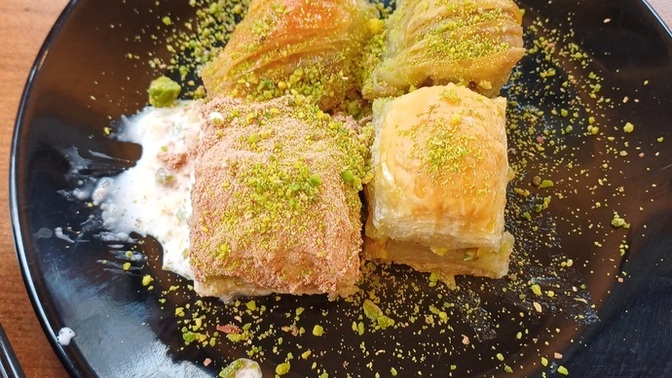 En sevdiğin baklava hangisi, fıstıklı mı cevizli mi şöbiyet mi?