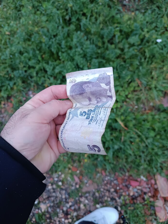 Yolda para bulsan ne yaparsın?