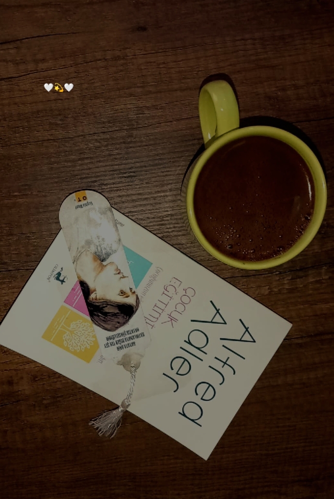 Kitap okumayı gerçekten sevenler burada mı, en sevdiğiniz tür hangisi 😎?