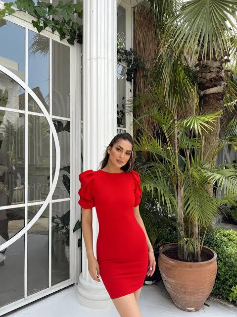 Son zamanlarda herkes neden kırmızı elbise giyiyor, yeni moda akımı mı çıktı?