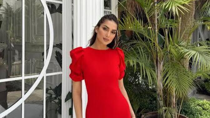 Son zamanlarda herkes neden kırmızı elbise giyiyor, yeni moda akımı mı çıktı?