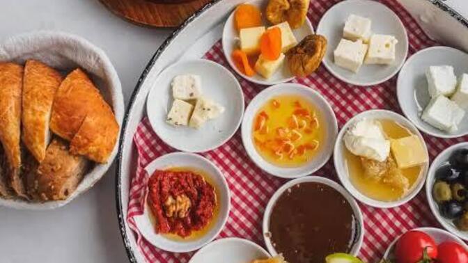 İyi günler. Pazar gününüz nasıl başladı? Gününüz nasıl geçiyor?