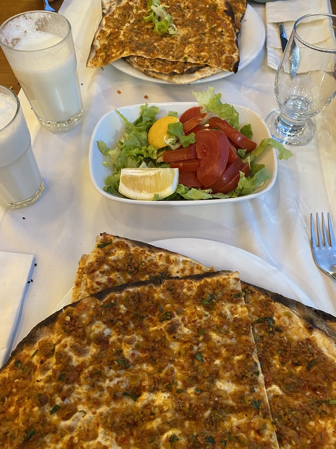 İlk buluşmada lahmacun yemeye gidilir mi?