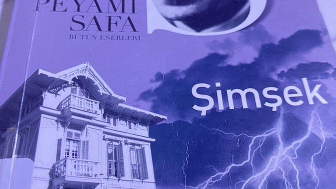 Elinizde hangi kitap var?