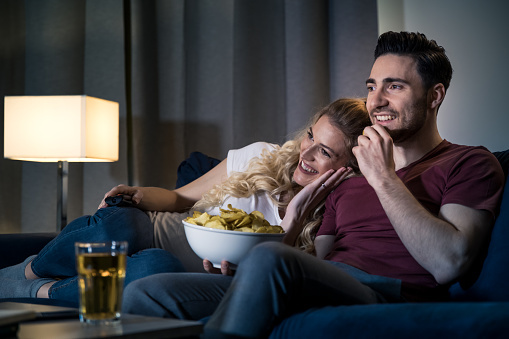 Bize gel film izleriz diyen erkeğin niyeti kötü müdür?