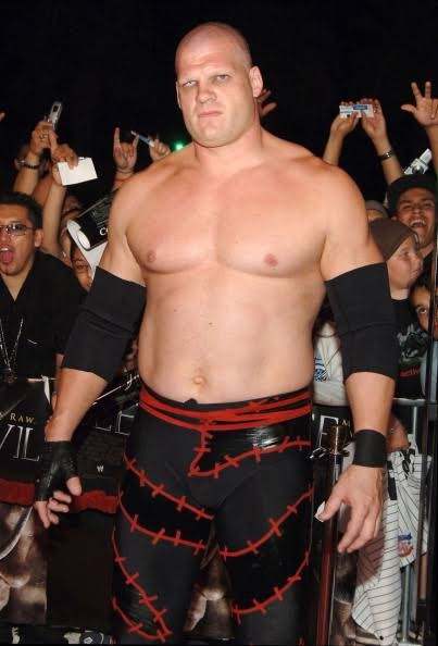 WWE en sevdiğiniz beğendiğiniz güreşçi hangisi ?