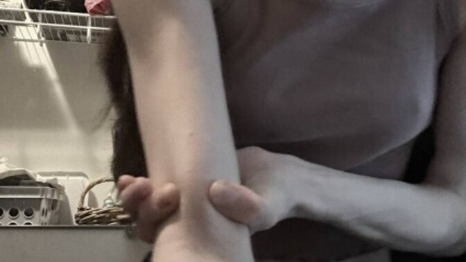 Benden daha zayif ve daha ince kola sahip olan var mi?