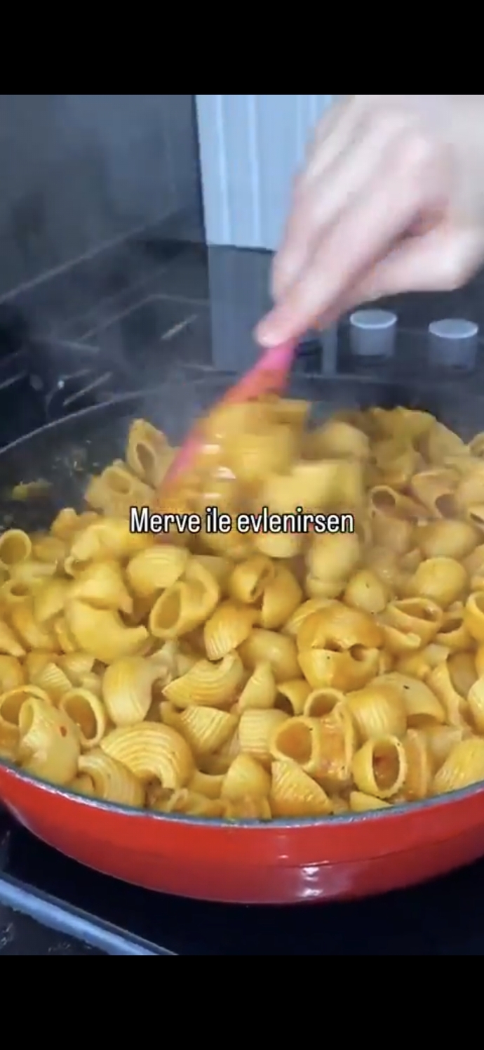 Türk kızları yemek yapmayı bilmiyor mu?