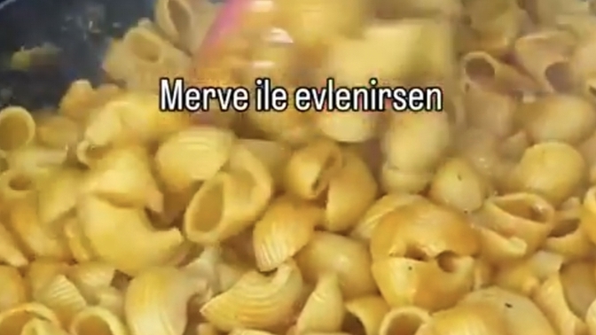 Türk kızları yemek yapmayı bilmiyor mu?