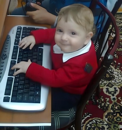 Eve geldin ve o da ne? Misafir çocuğu bilgisayarının başında hunharca oyun oynuyor. Ne yapardın?