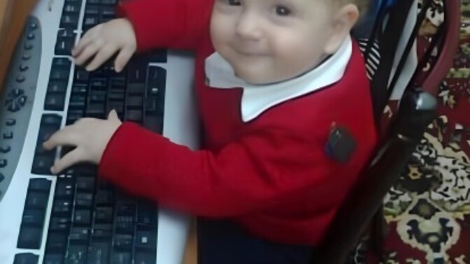 Eve geldin ve o da ne? Misafir çocuğu bilgisayarının başında hunharca oyun oynuyor. Ne yapardın?