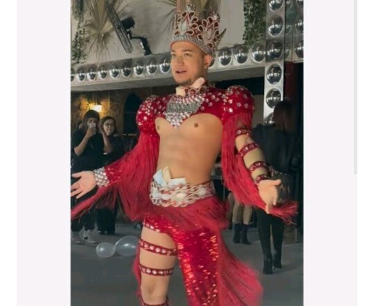 Erkeklerde dansöz olmalı mı?