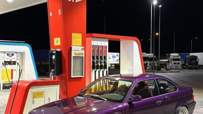 Bizim hiç Barbie gibi bir prensesimiz olmadı, biz de gidip BMW E36 yı mor yaptık 😂. Nasıl olmuş?
