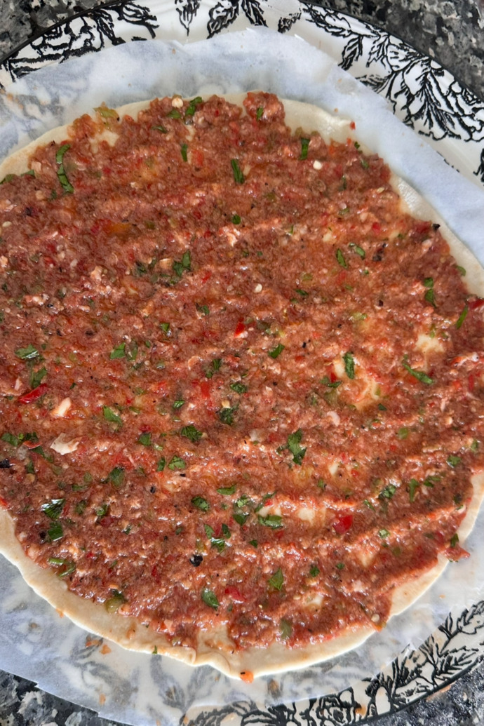 Lahmacun sevenler buraya mı toplansa? Evde lahmacun yapabilen var mı?