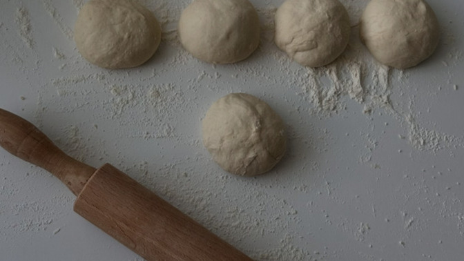 Lahmacun sevenler buraya mı toplansa? Evde lahmacun yapabilen var mı?