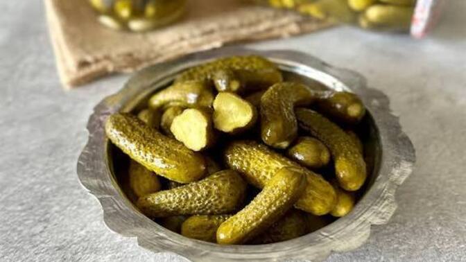 Kornişon turşusu hangi yemeğin yanında güzel gider?