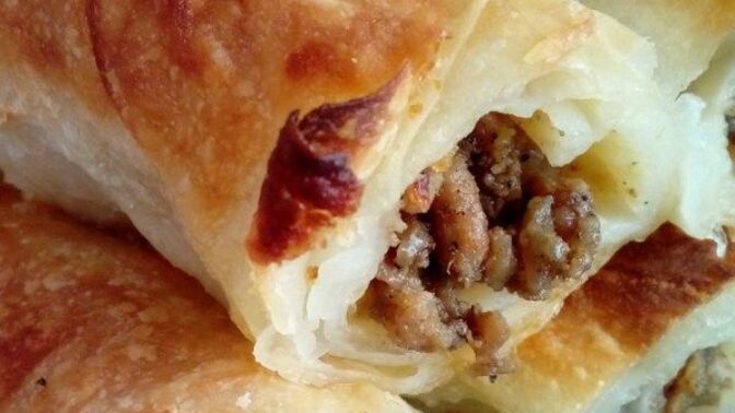 Kıymalı börek mi patlıcan böreği mi daha lezzetli, hangisini tercih edersiniz 😌?