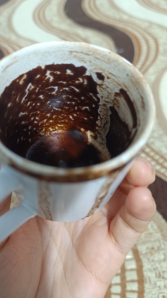 Fal bakabilen varsa yorumlayabilir mi?